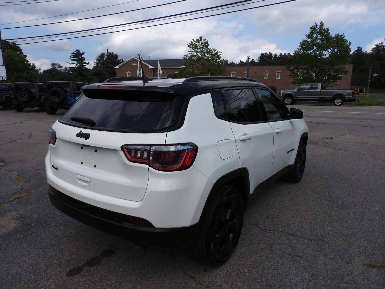 Used 2019 Jeep Compass Latitude AWD/4WD image 4