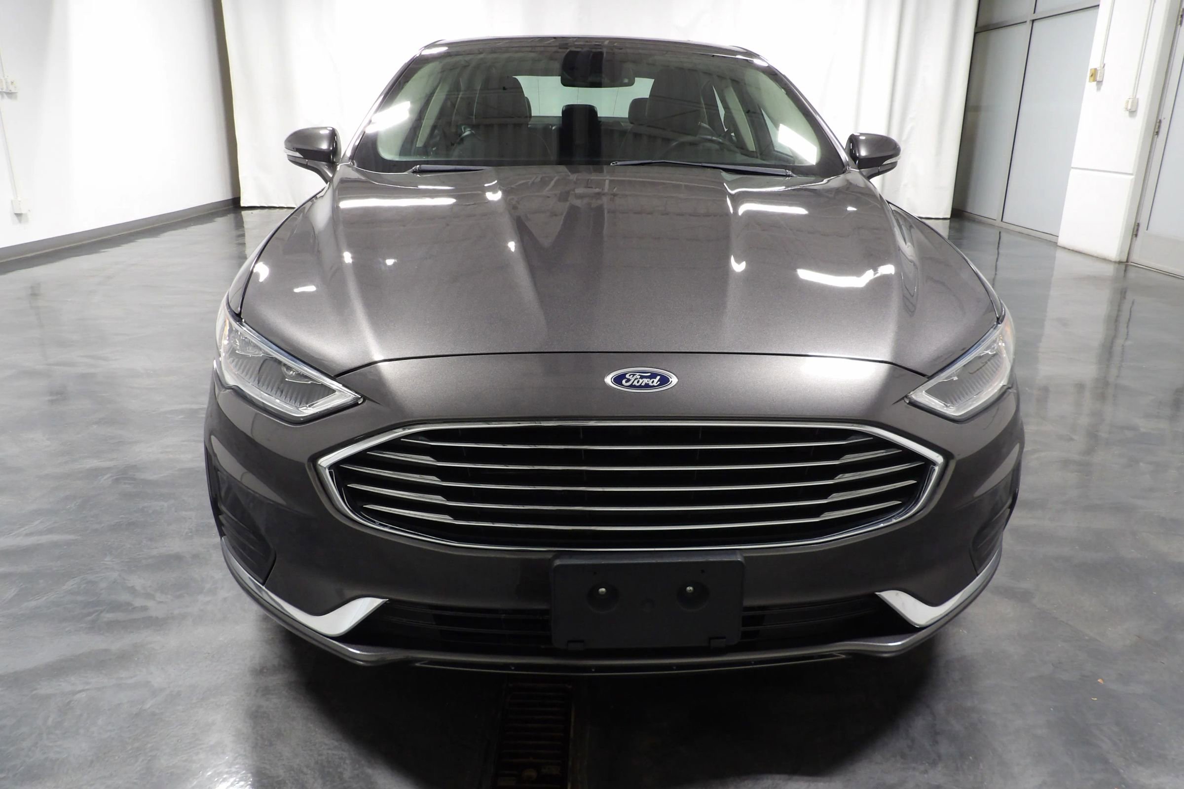 Used 2019 Ford Fusion SEL FWD image 2