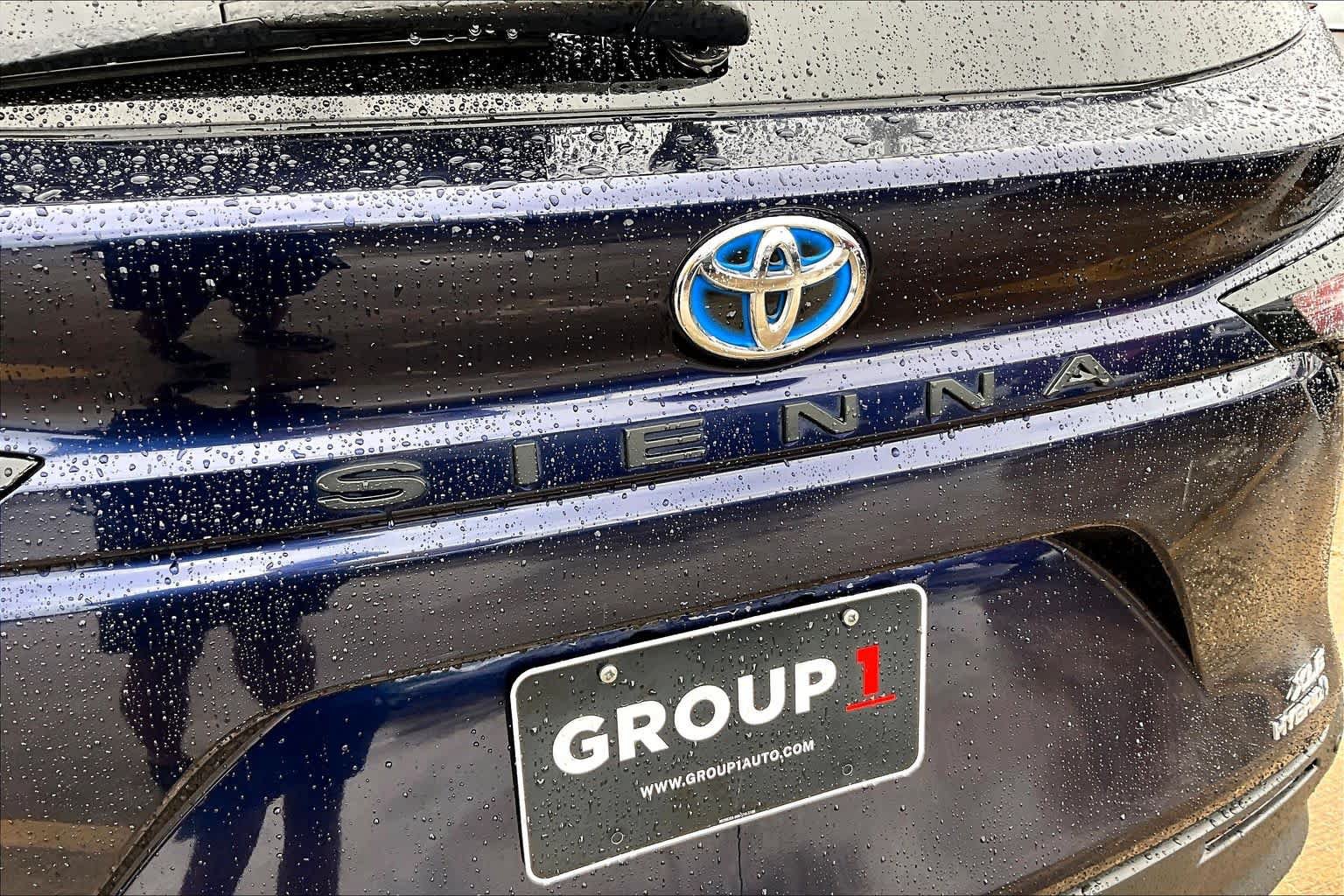 Certified 2024 Toyota Sienna XLE FWD image 31