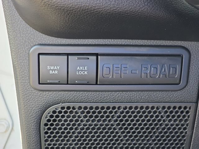 Used 2017 Jeep Wrangler Unlimited Rubicon w/ Connectivity Group AWD/4WD image 18