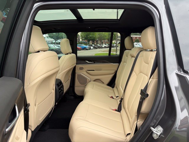New 2026 Jeep Grand Cherokee Limited w/ Trailer Tow Package AWD/4WD image 28