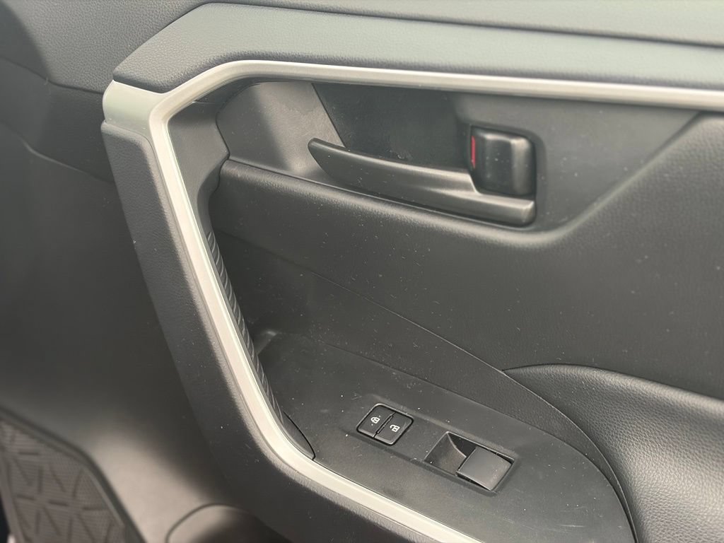 Used 2025 Toyota RAV4 LE AWD/4WD image 16