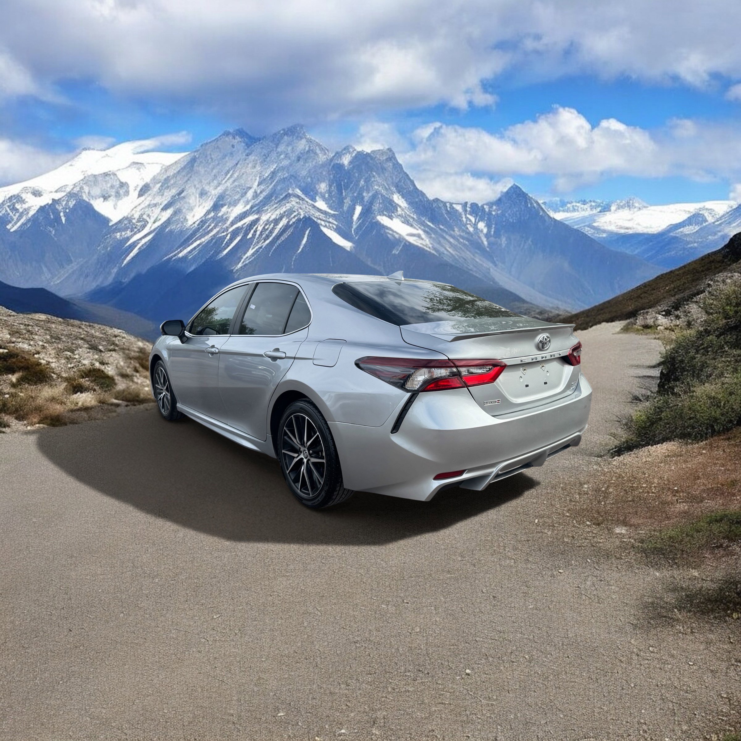 Used 2024 Toyota Camry SE image 3