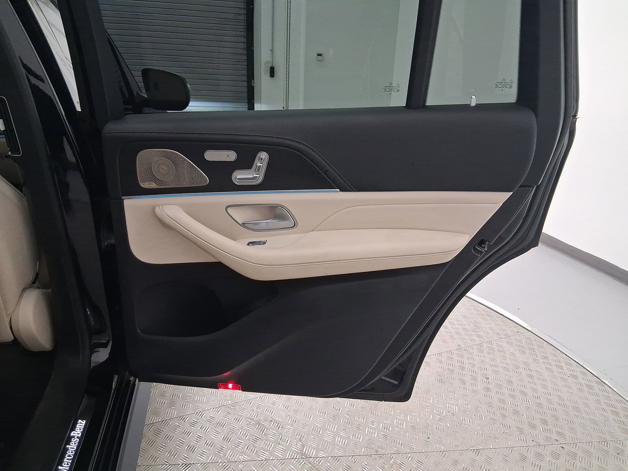 Used 2023 Mercedes-Benz GLS 450 4MATIC image 35