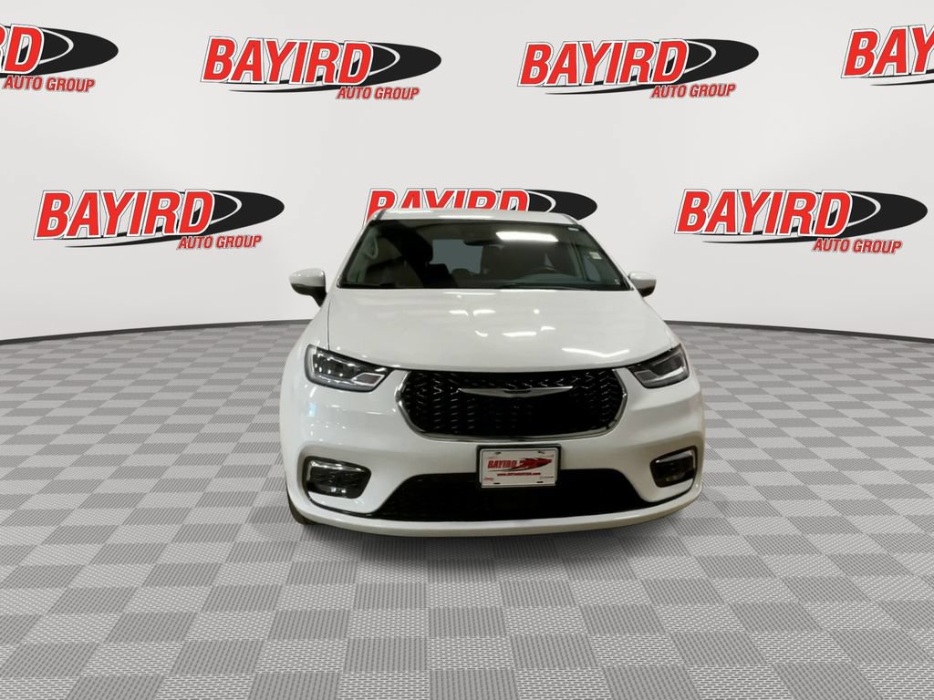 Used 2023 Chrysler Pacifica Touring-L AWD/4WD image 3
