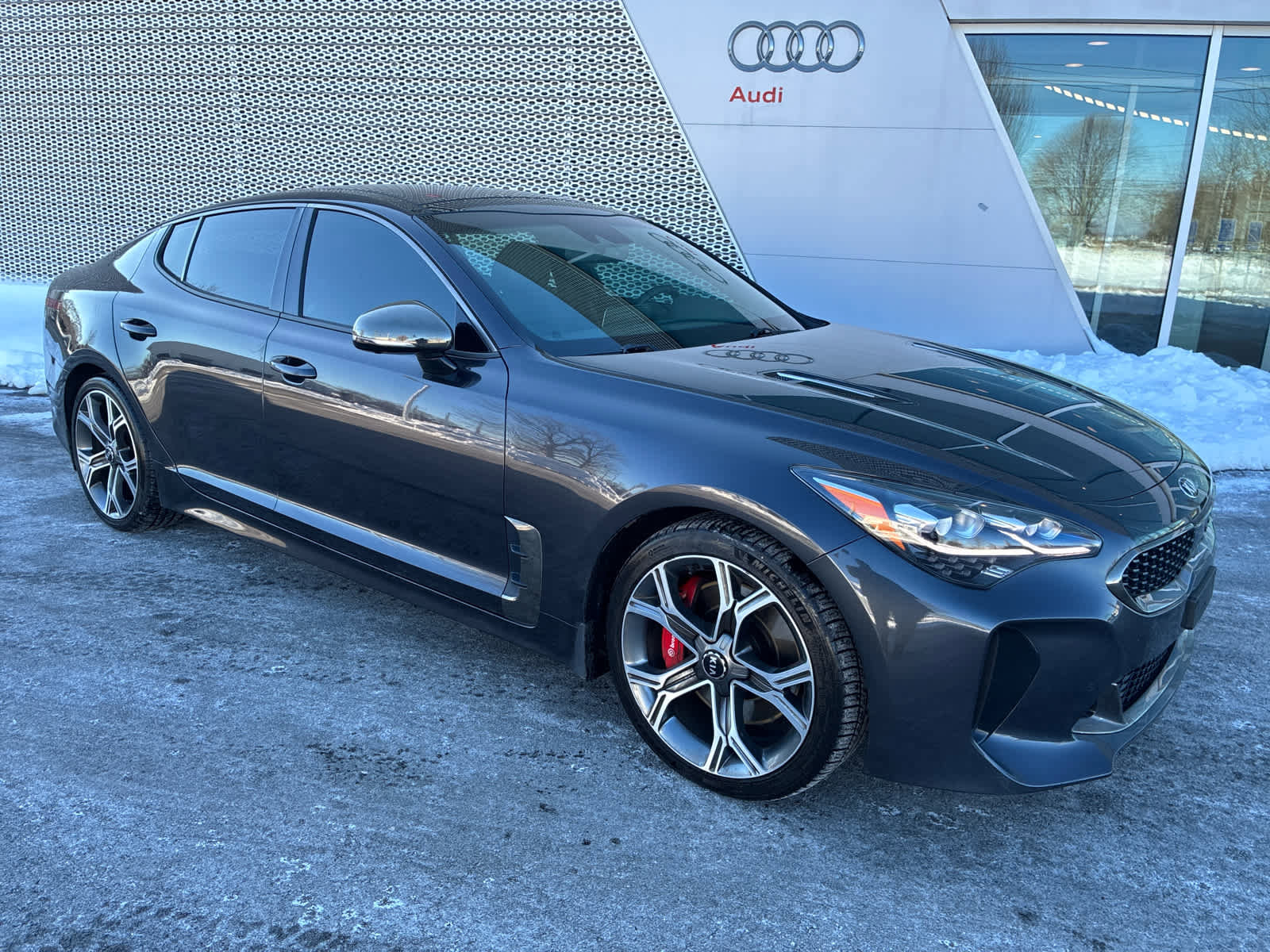 Used 2019 Kia Stinger GT2 image 2