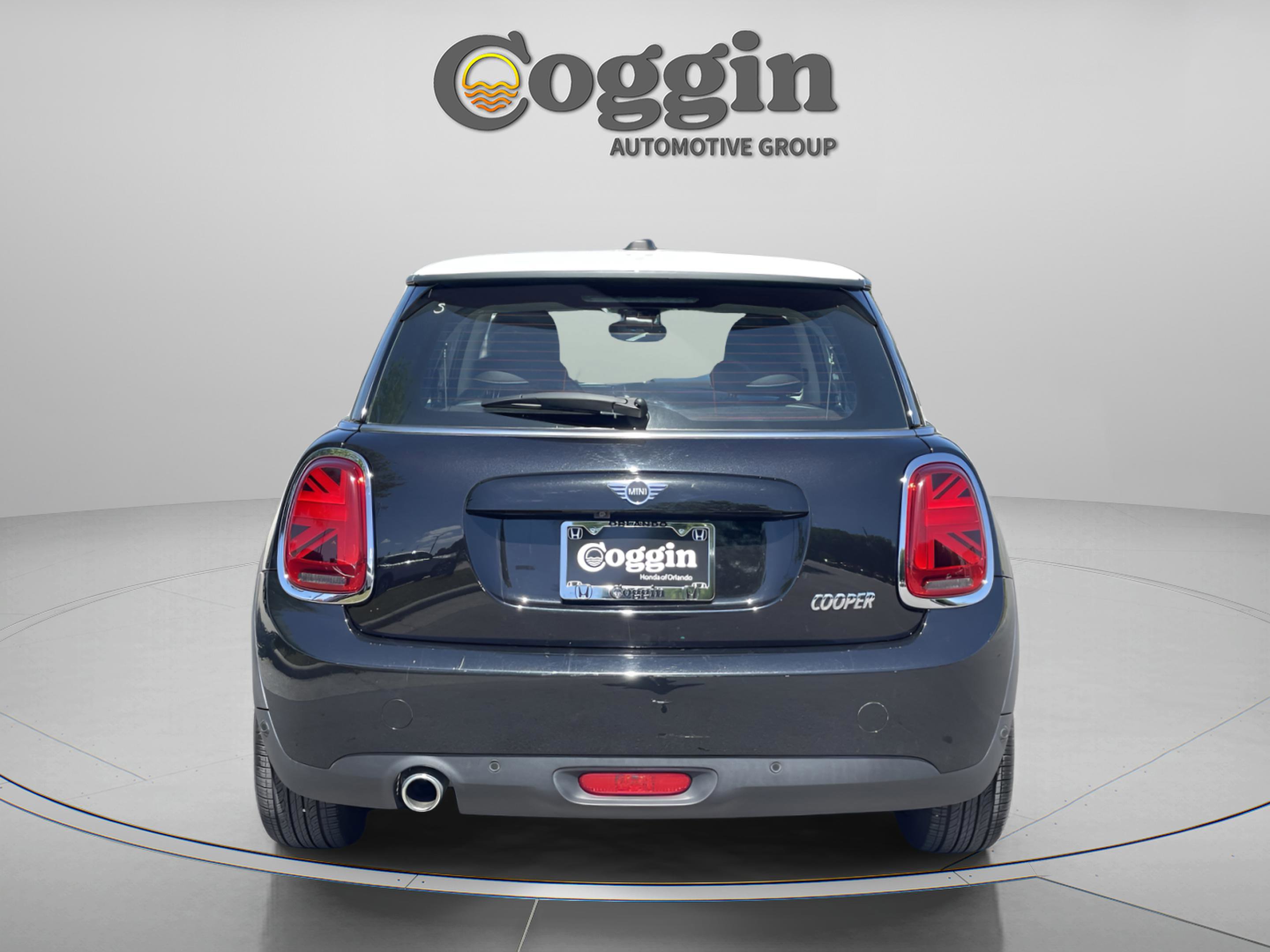 Used 2020 MINI Cooper 2-Door Hardtop image 5