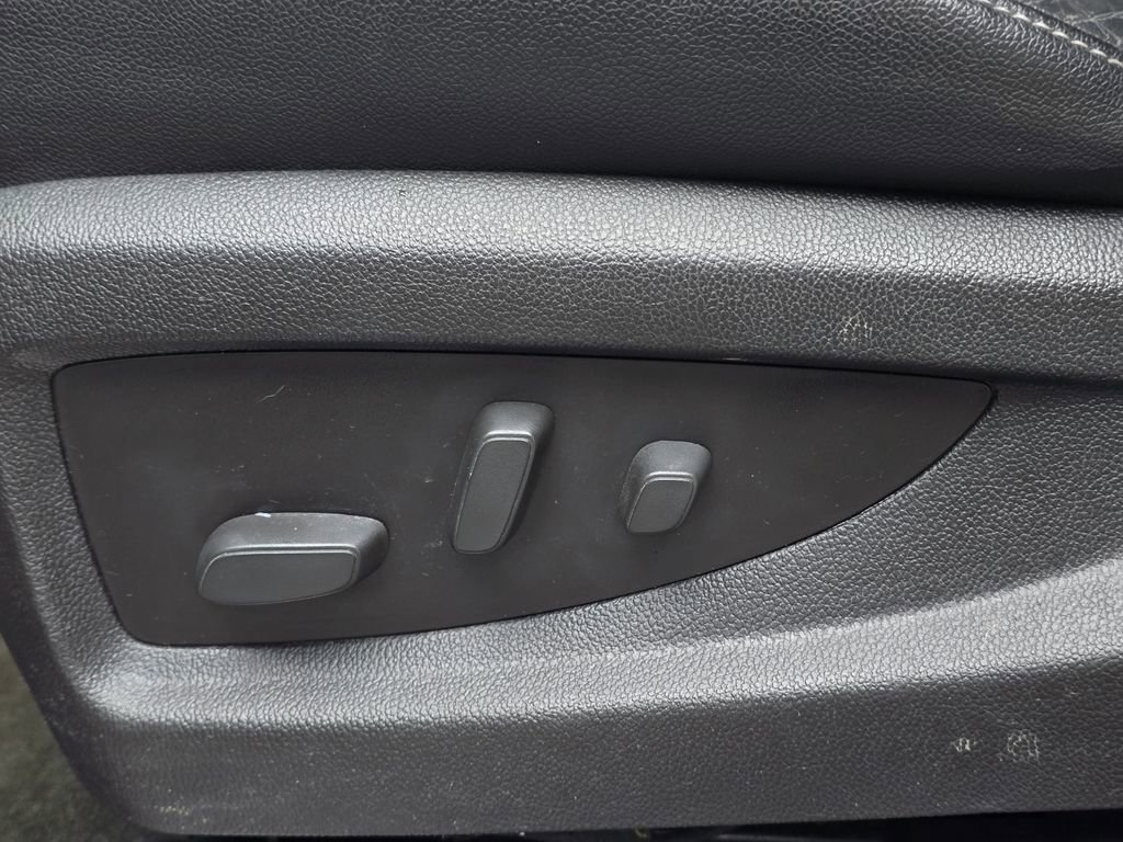 Used 2016 Chevrolet Silverado 1500 LTZ Z71 image 28