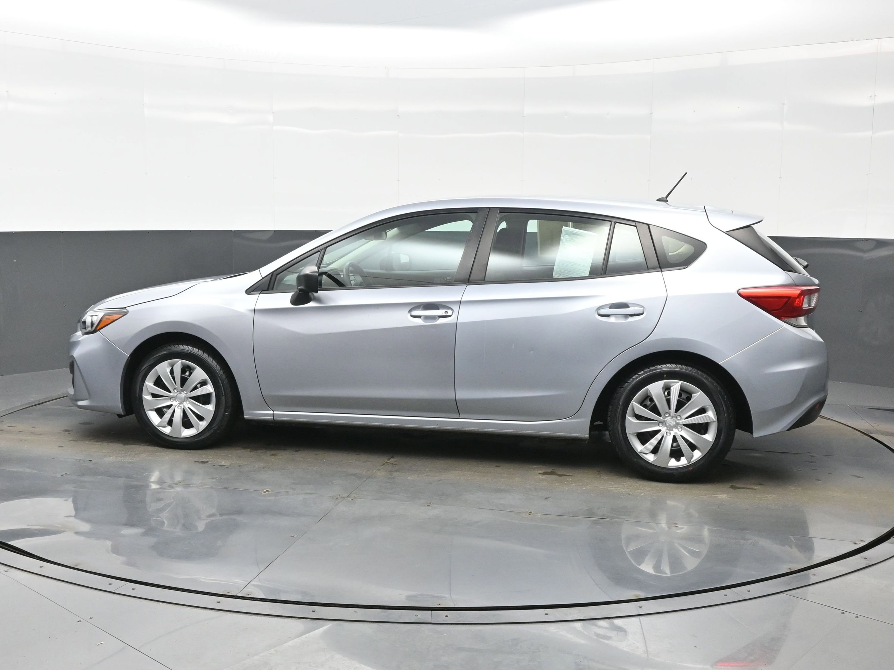 Used 2018 Subaru Impreza 2.0i image 3