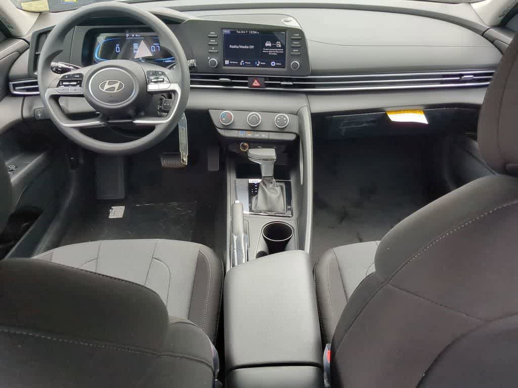 New 2025 Hyundai Elantra SE image 16