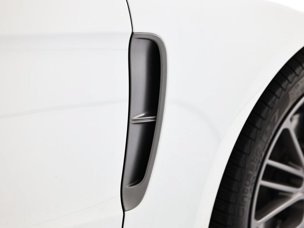 Used 2022 Porsche Panamera image 15