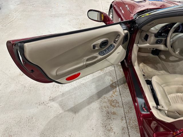 Used 2003 Chevrolet Corvette Coupe w/ Preferred Equipment Group RWD image 24