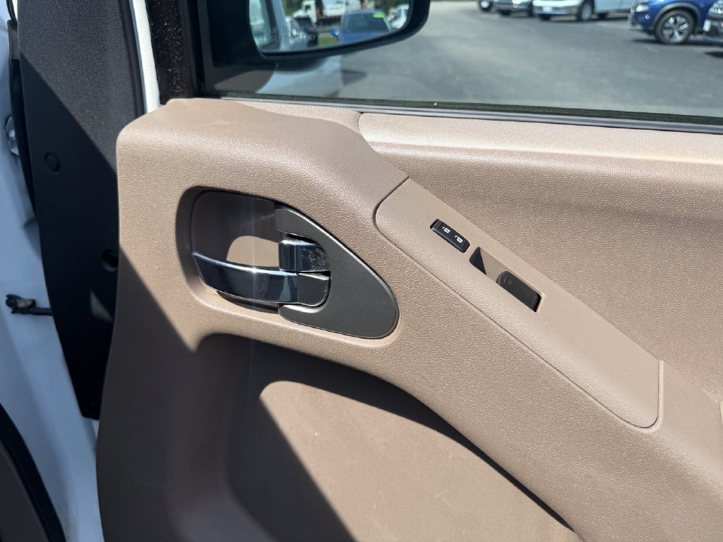 Used 2016 Nissan Frontier SV AWD/4WD image 27