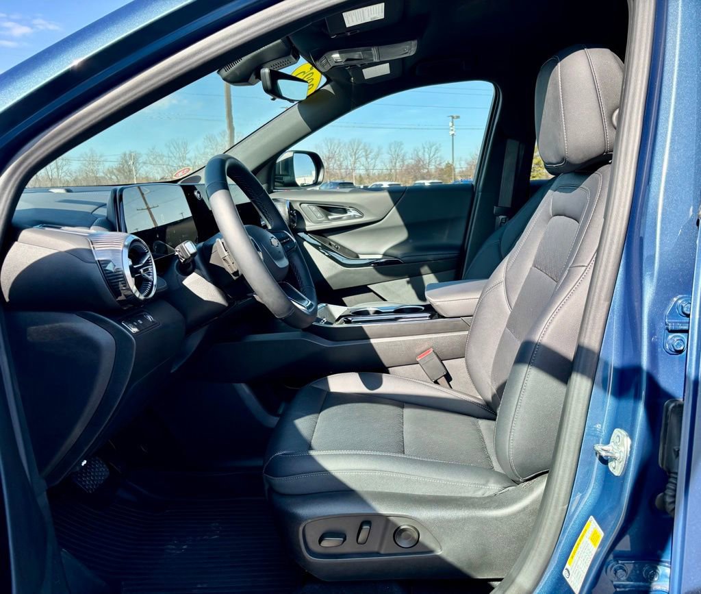 Used 2025 Chevrolet Equinox LT w/ Convenience Package II image 15