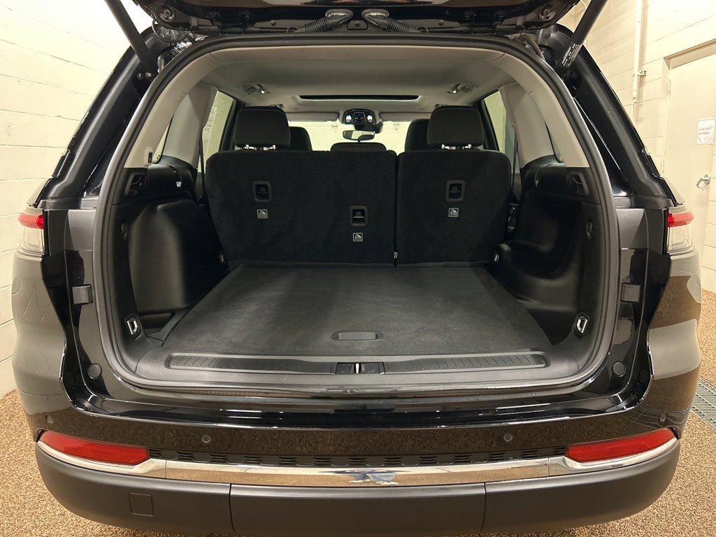 Used 2023 Jeep Grand Cherokee Laredo w/ Luxury Tech Group I image 11