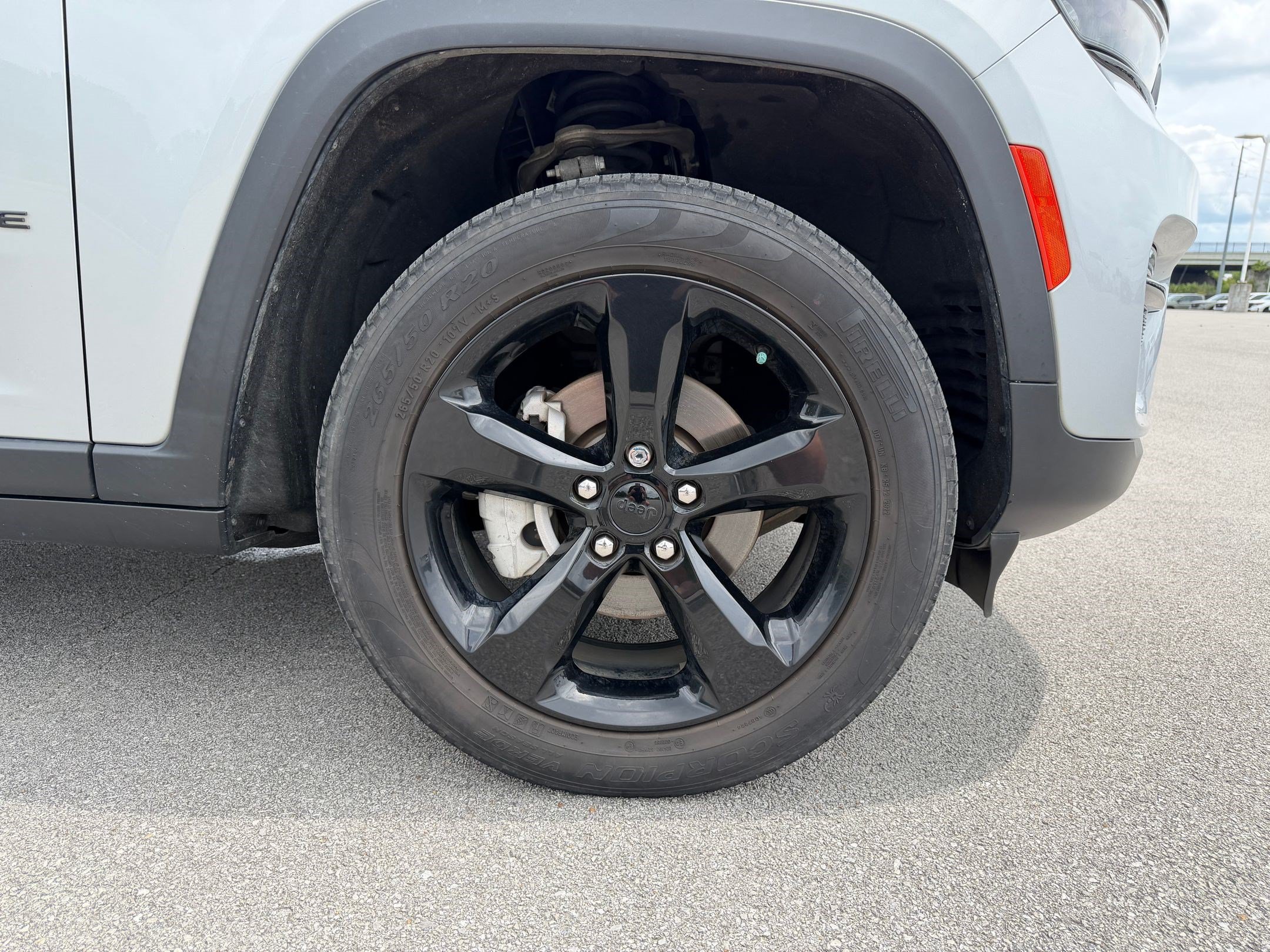 Used 2023 Jeep Grand Cherokee Limited w/ Black Appearance Package RWD image 12