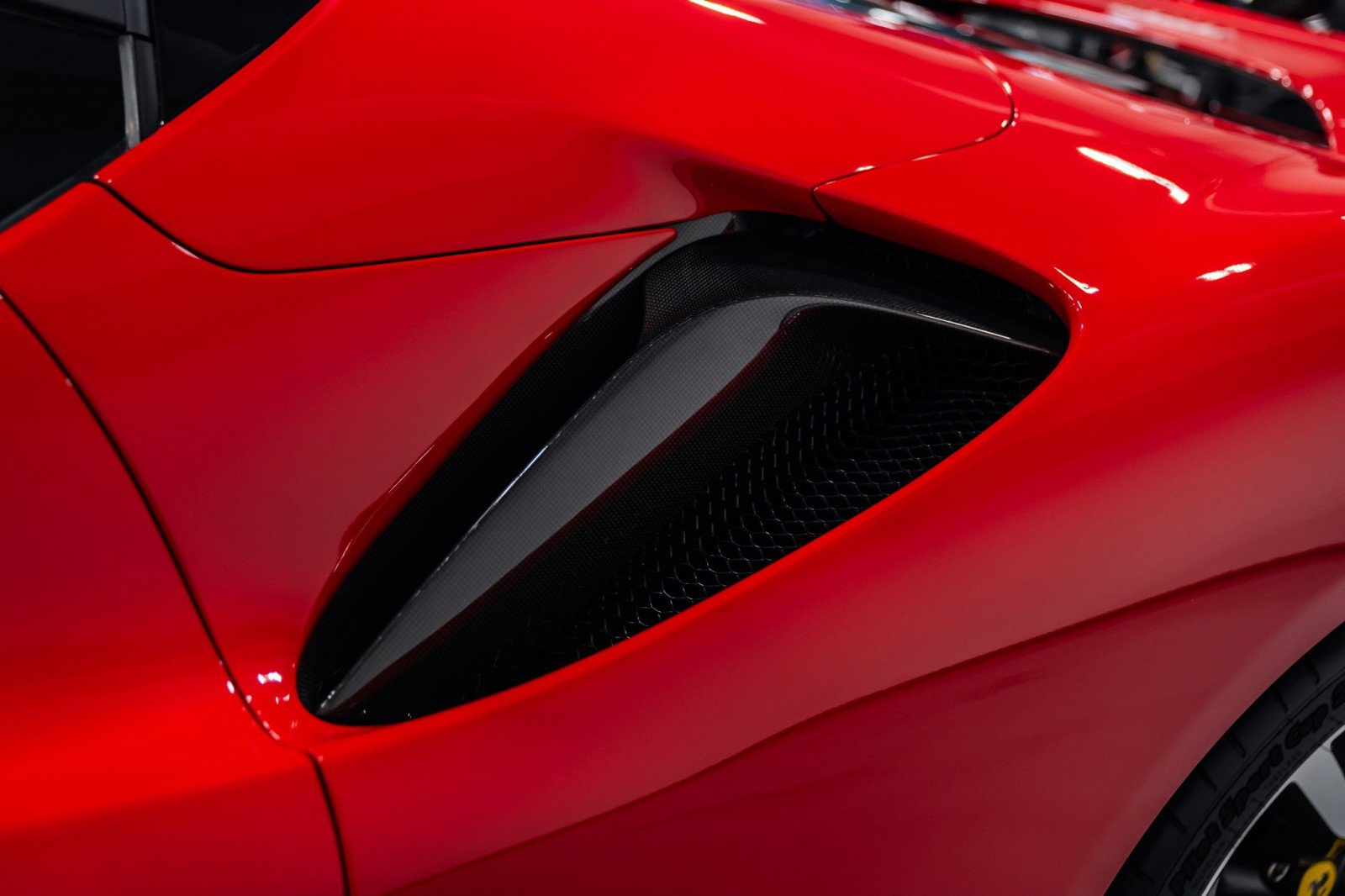 Used 2024 Ferrari SF90 Spider image 35