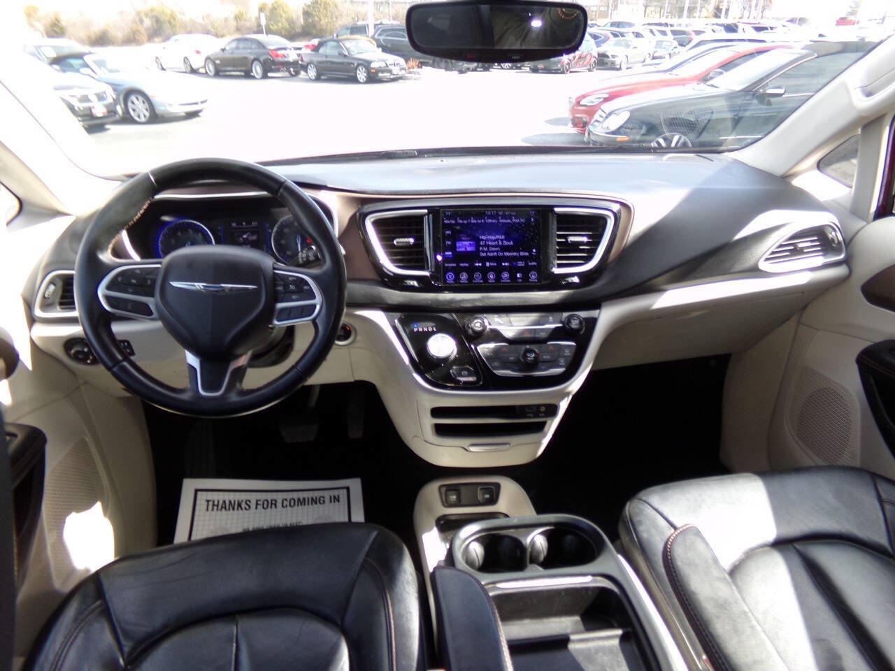 Used 2017 Chrysler Pacifica Touring-L w/ Tire & Wheel Group FWD image 21