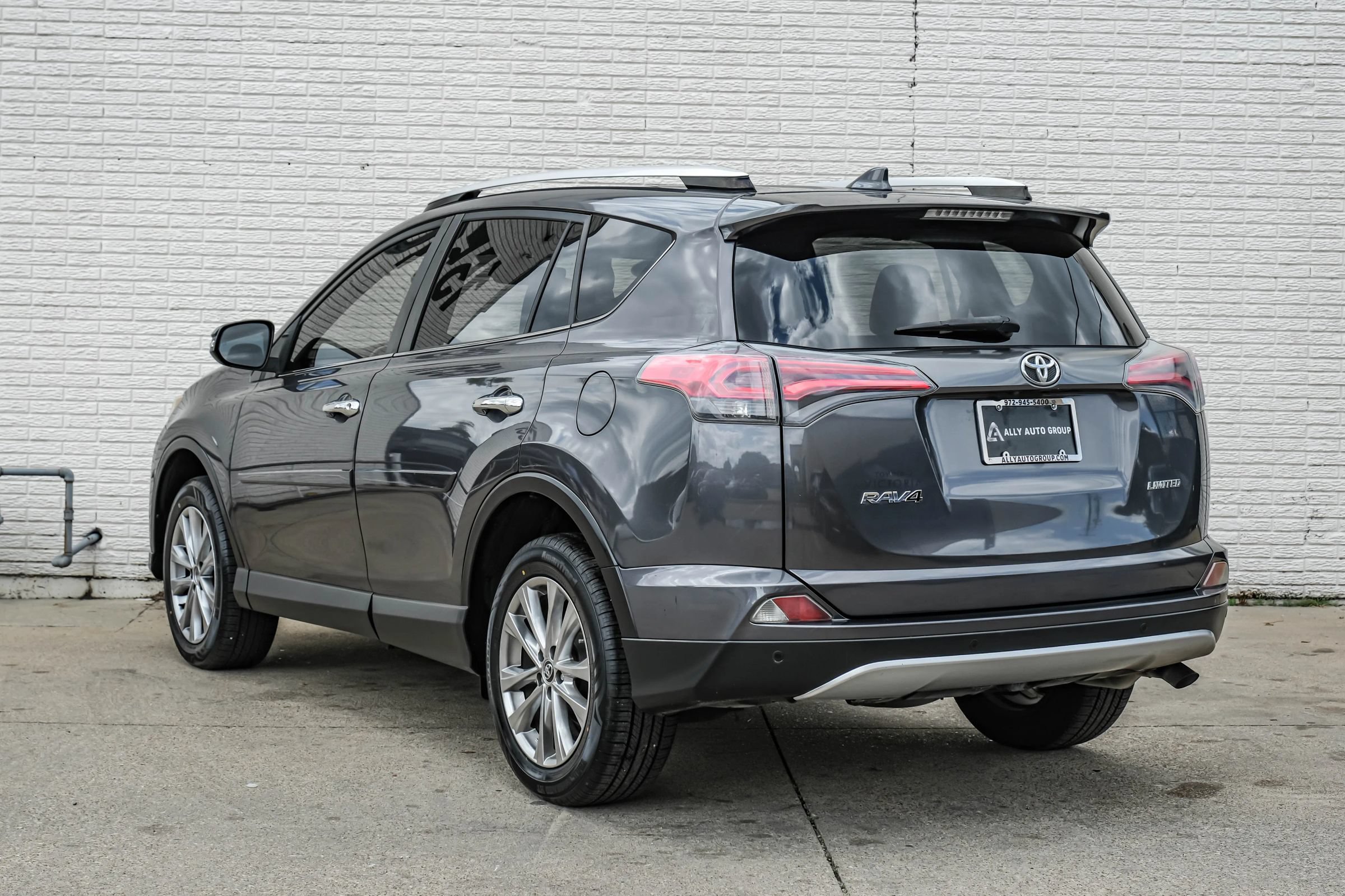 Used 2016 Toyota RAV4 Limited w/ Advanced Technology Package FWD image 10