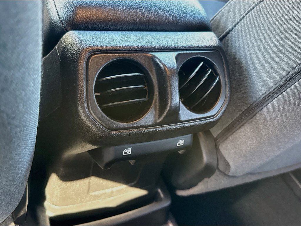 Used 2024 Jeep Wrangler Unlimited AWD/4WD image 28