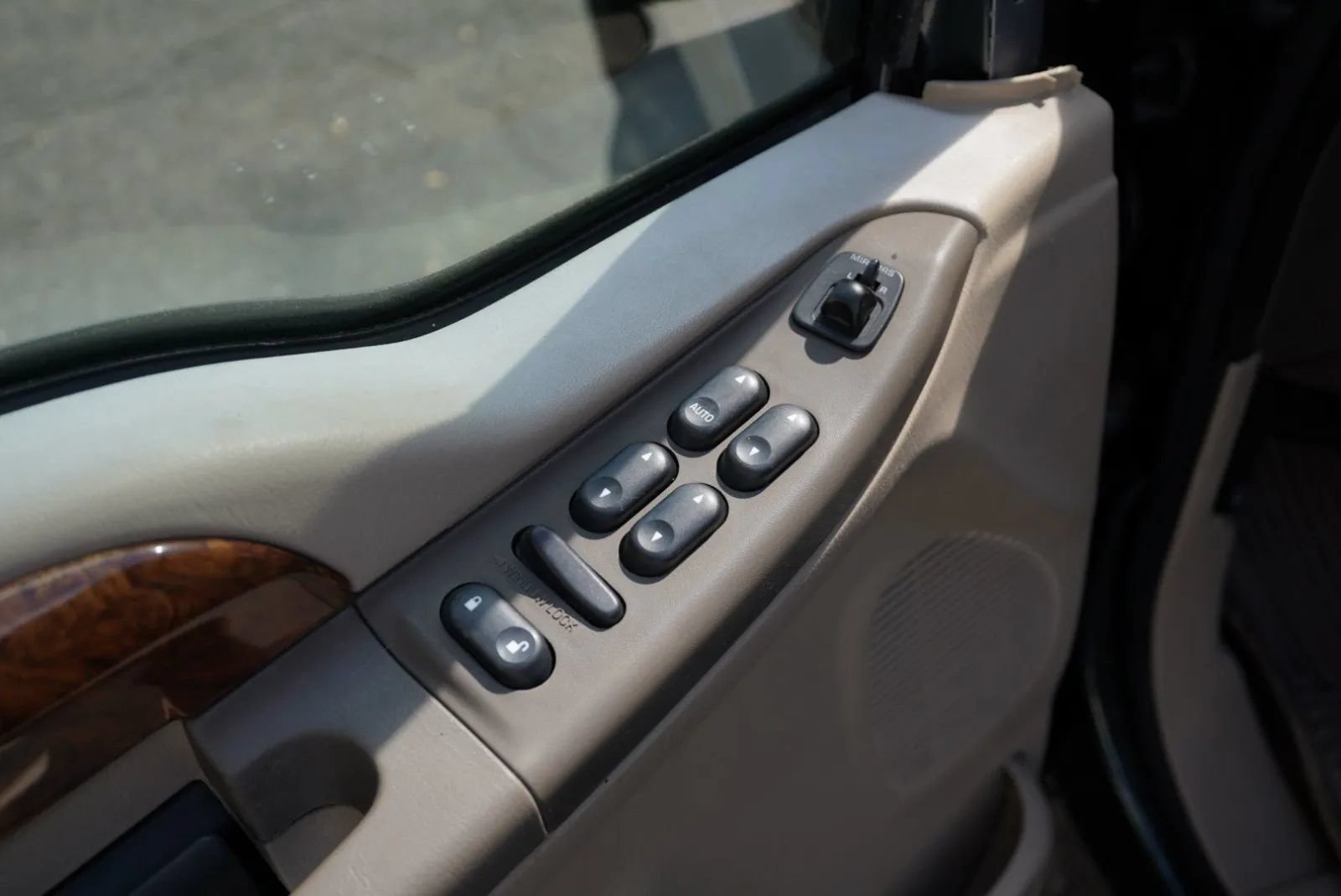 Used 2002 Ford Excursion Limited AWD/4WD image 19