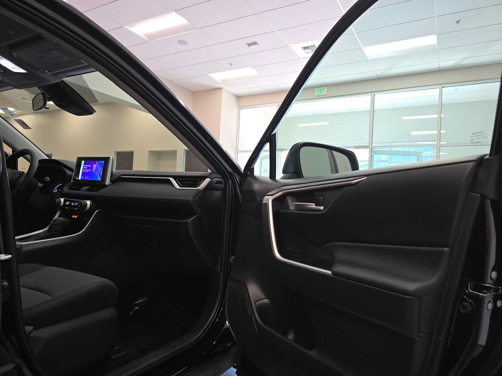 Certified 2025 Toyota RAV4 XLE AWD/4WD image 28