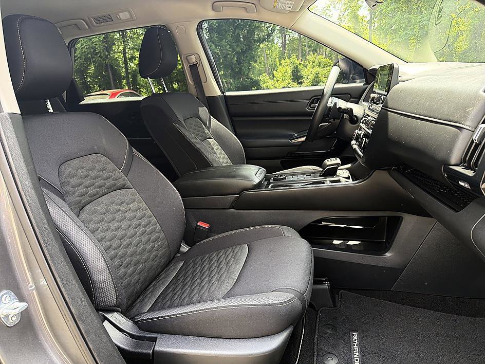 Used 2024 Nissan Pathfinder S AWD/4WD image 19