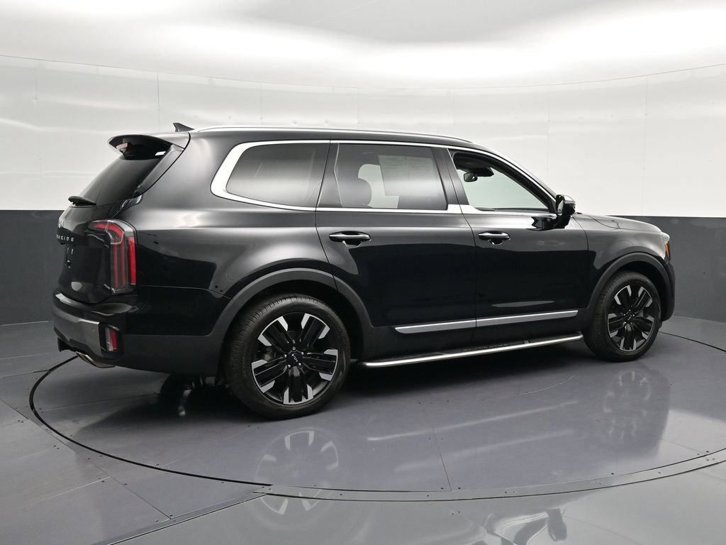 Used 2024 Kia Telluride SX w/ Towing Package FWD image 3