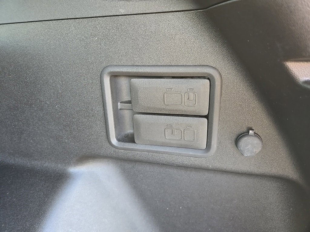 Used 2018 Chevrolet Equinox LT image 40