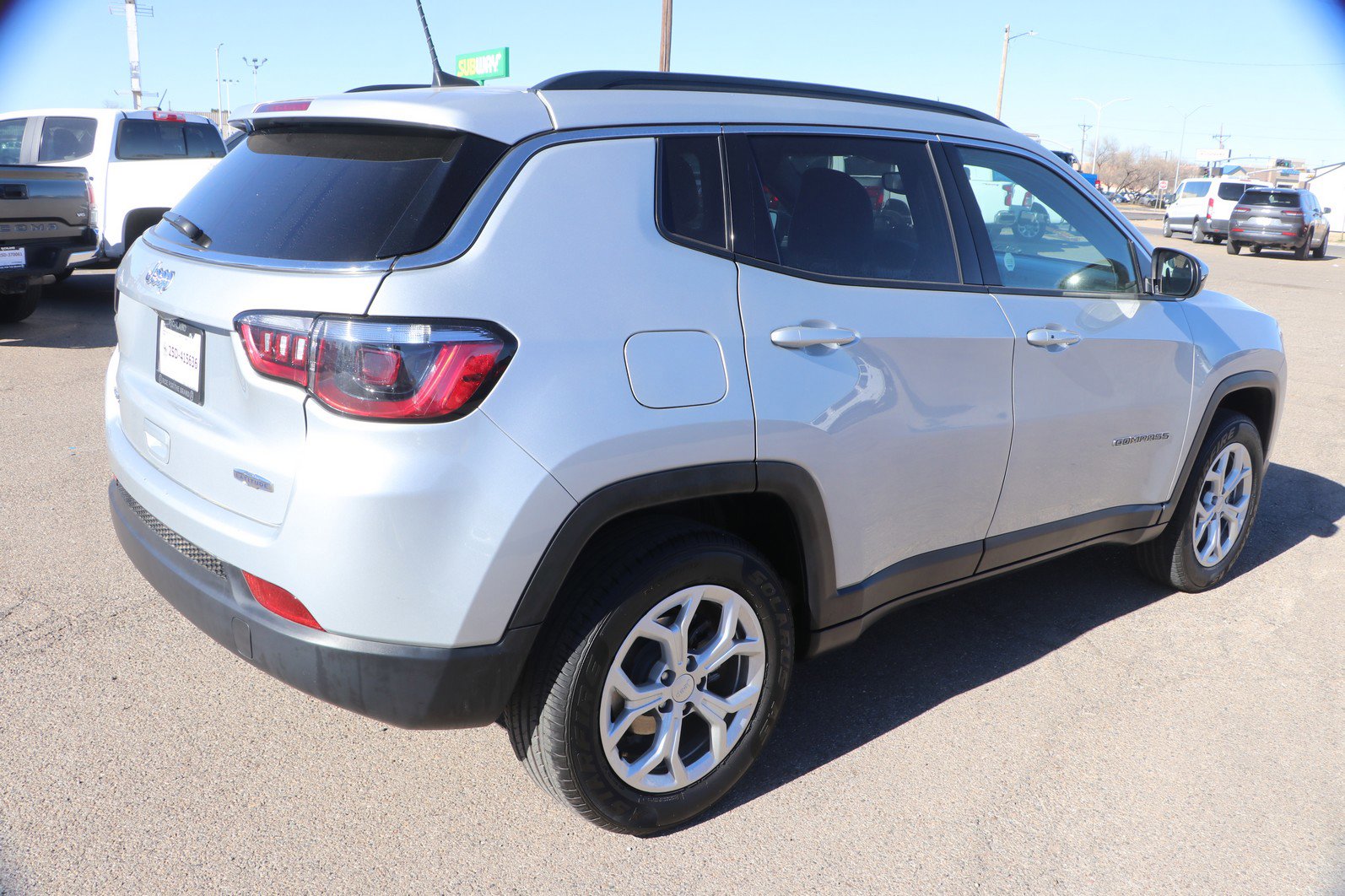 Used 2024 Jeep Compass Latitude image 7