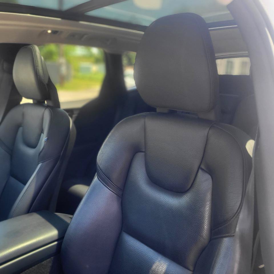 Used 2018 Volvo XC60 T5 Momentum w/ Vision Package AWD/4WD image 12