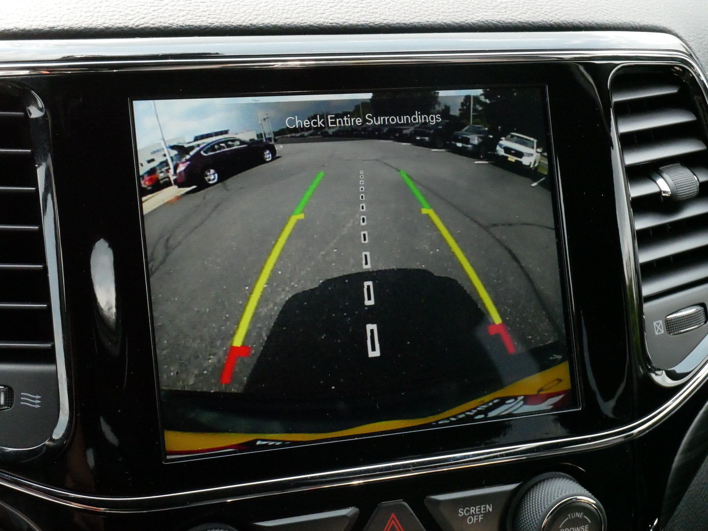 Used 2020 Jeep Grand Cherokee Laredo AWD/4WD image 29