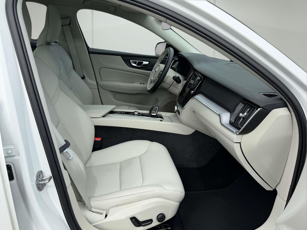 Used 2024 Volvo S60 B5 Core FWD image 11
