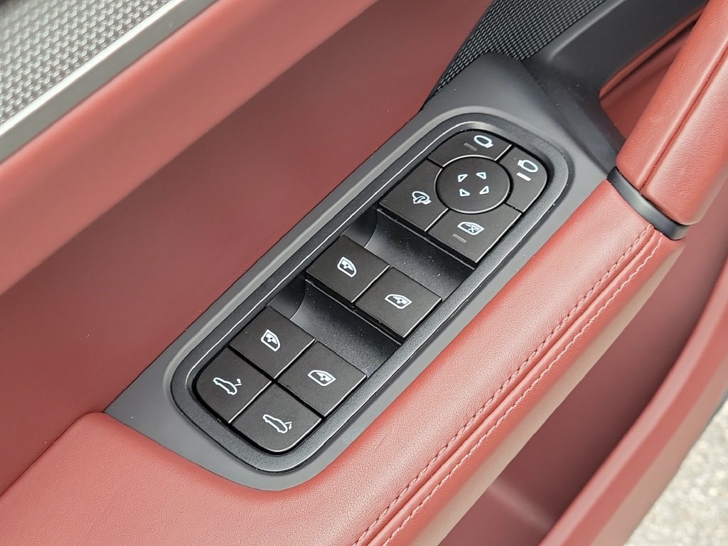 Certified 2026 Porsche Cayenne AWD/4WD image 26