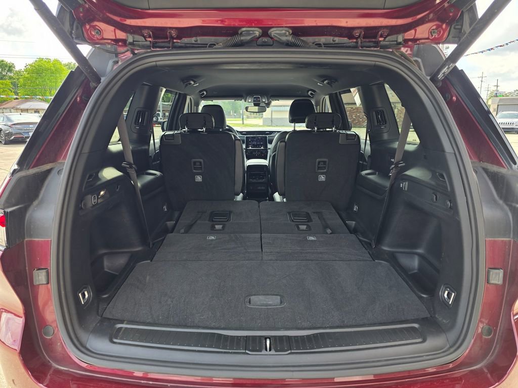 Used 2023 Jeep Grand Cherokee L Laredo RWD image 7