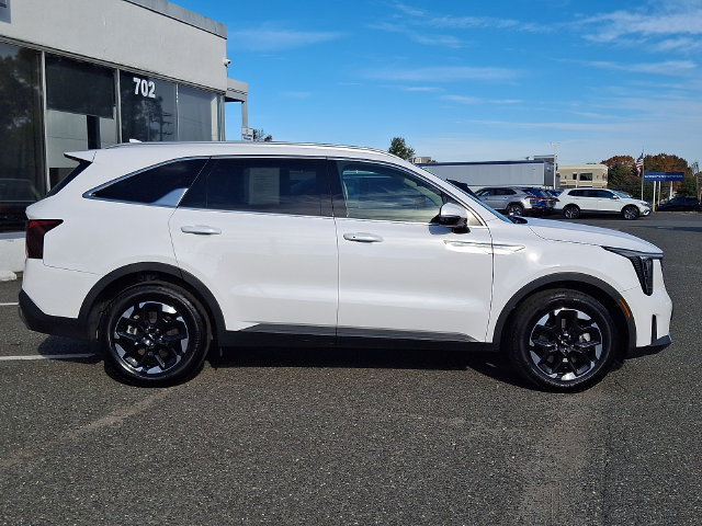 Used 2025 Kia Sorento S w/ Panoramic Sunroof Package FWD image 7