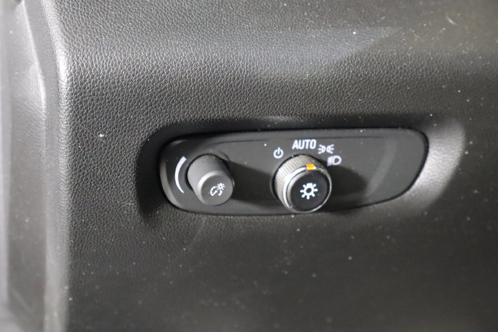 Used 2023 Chevrolet Traverse LS FWD image 23