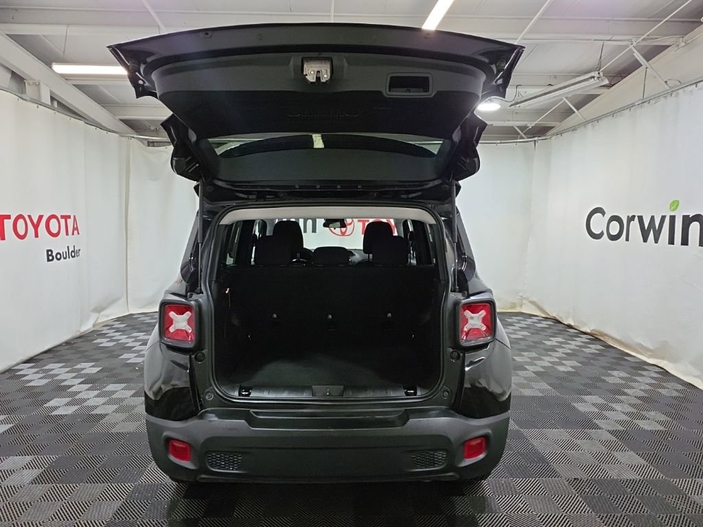 Used 2023 Jeep Renegade Latitude image 6
