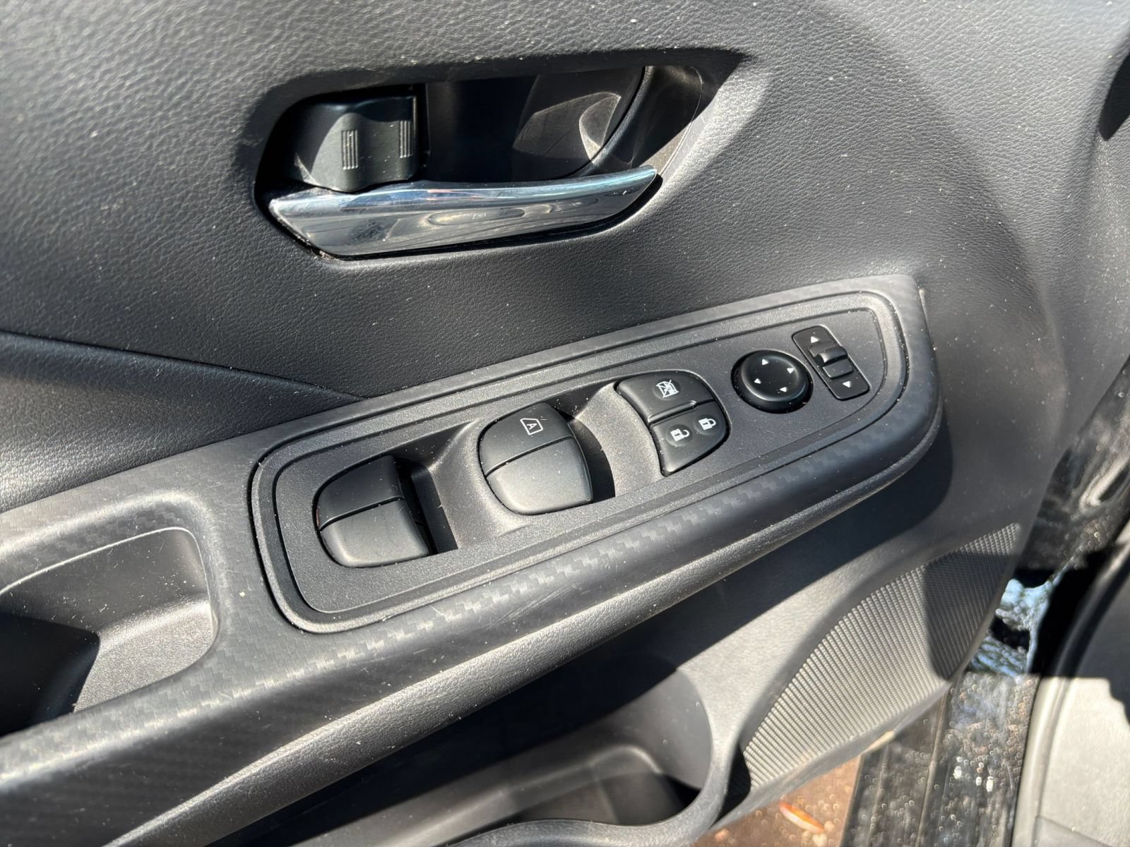 Used 2025 Nissan Versa SV FWD image 18