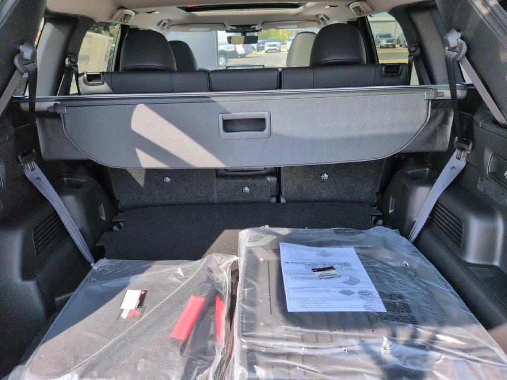New 2026 Mitsubishi Outlander SEL FWD image 11