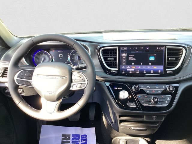 New 2027 Chrysler Pacifica Select AWD/4WD image 11