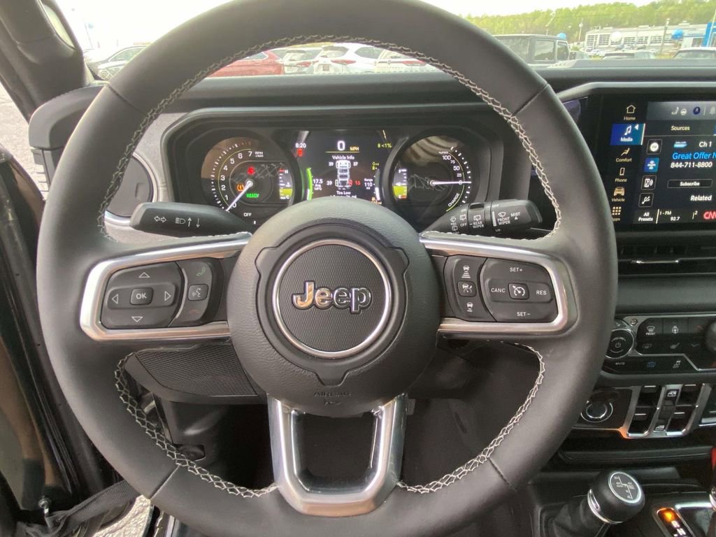 Used 2025 Jeep Wrangler Unlimited Sahara w/ Safety Group image 17