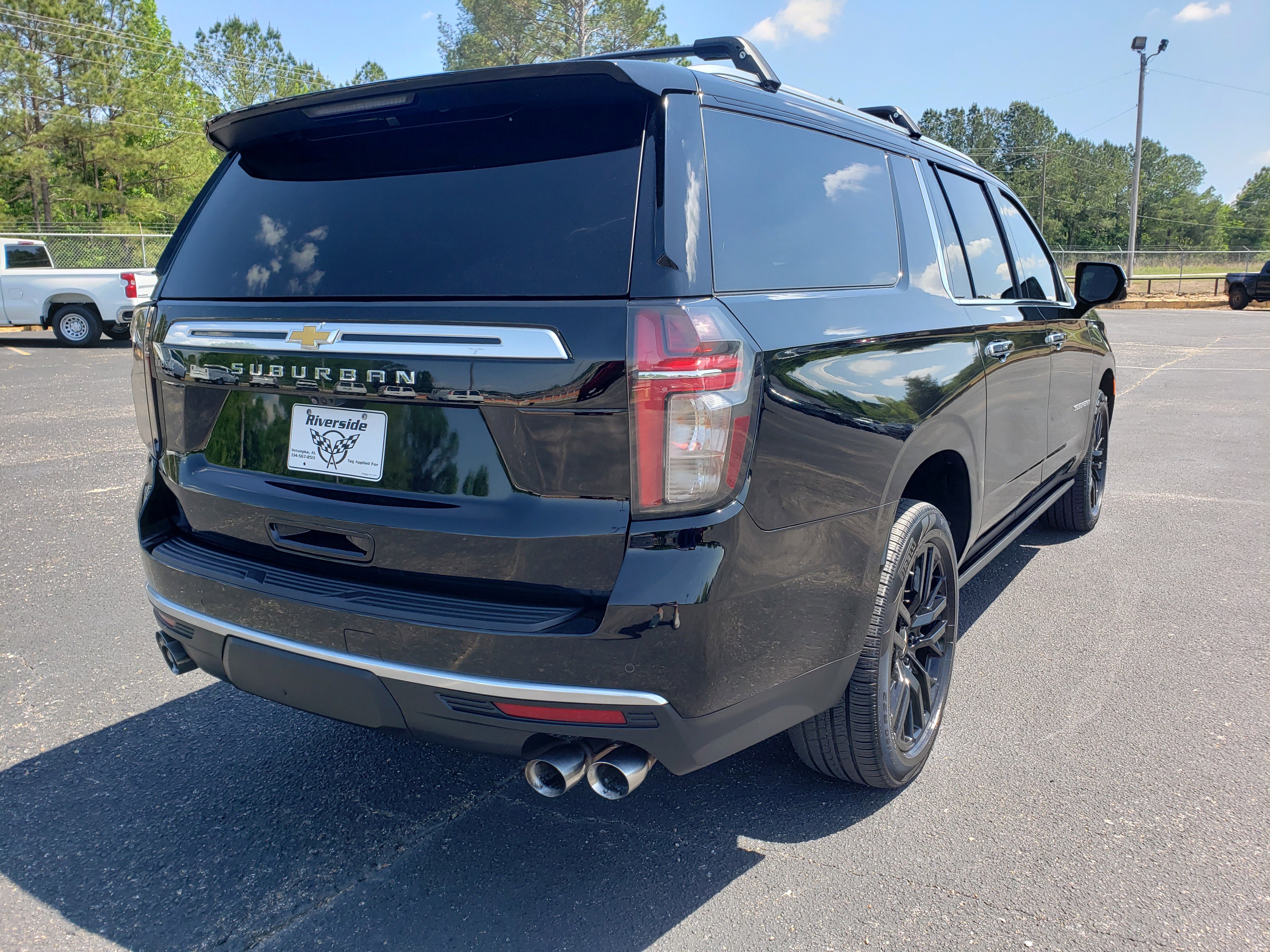 Used 2021 Chevrolet Suburban High Country image 3