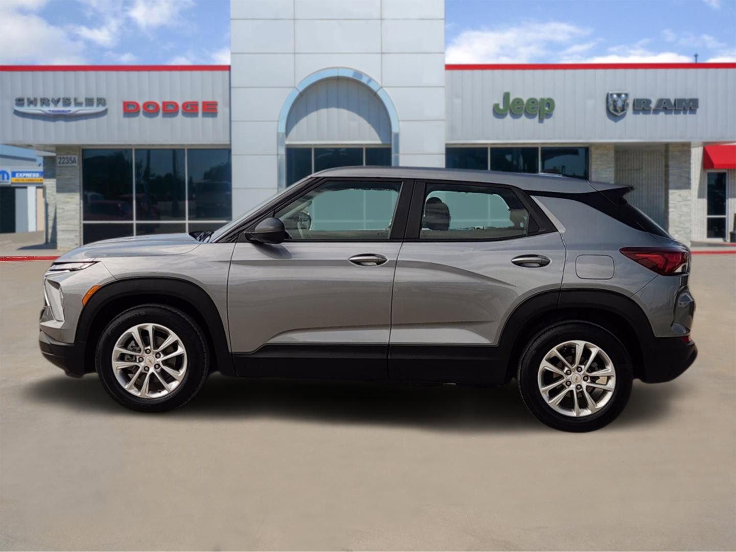 Used 2024 Chevrolet TrailBlazer LS image 3