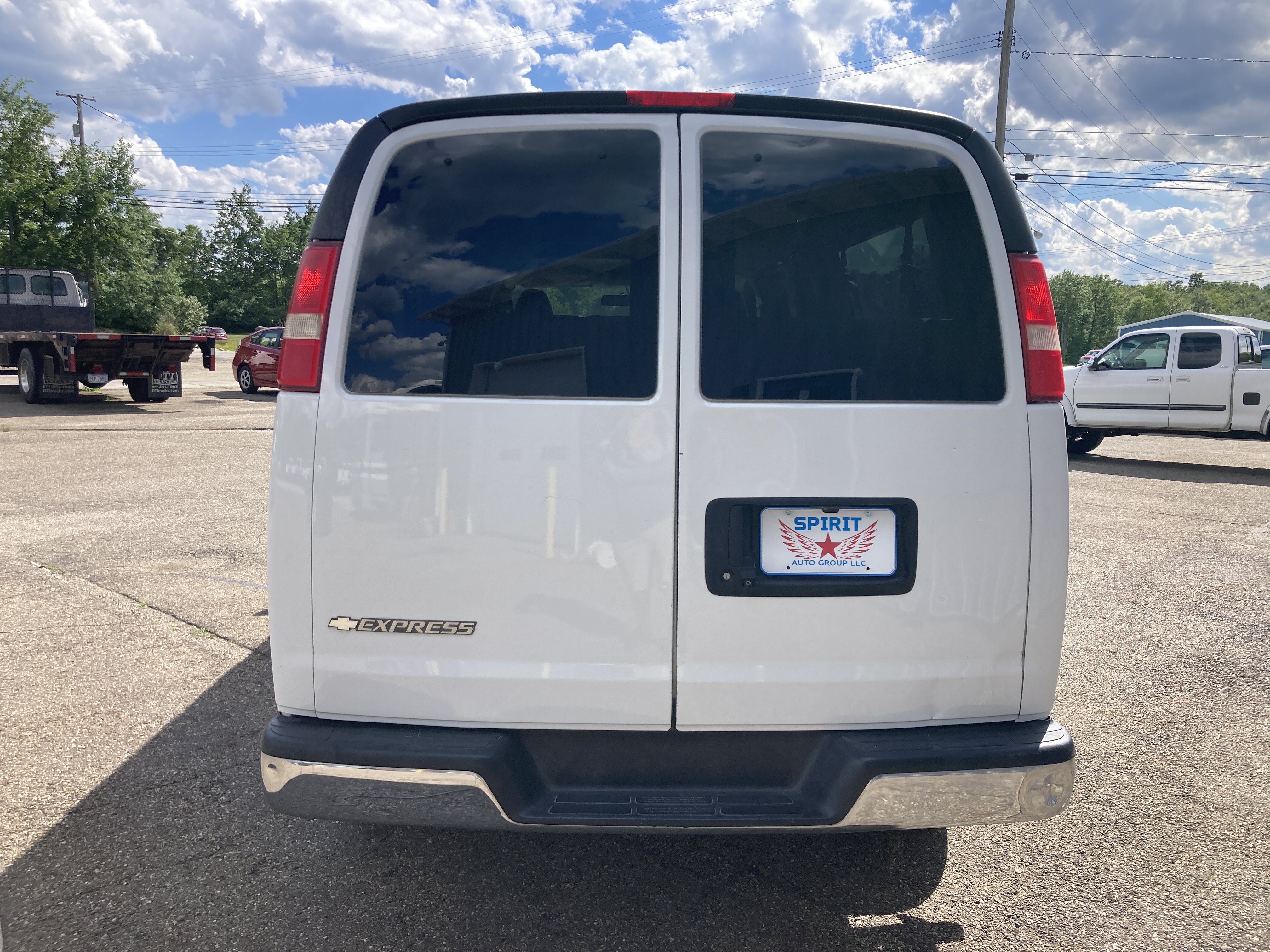 Used 2018 Chevrolet Express 3500 LT w/ LT Preferred Equipment Group RWD image 7