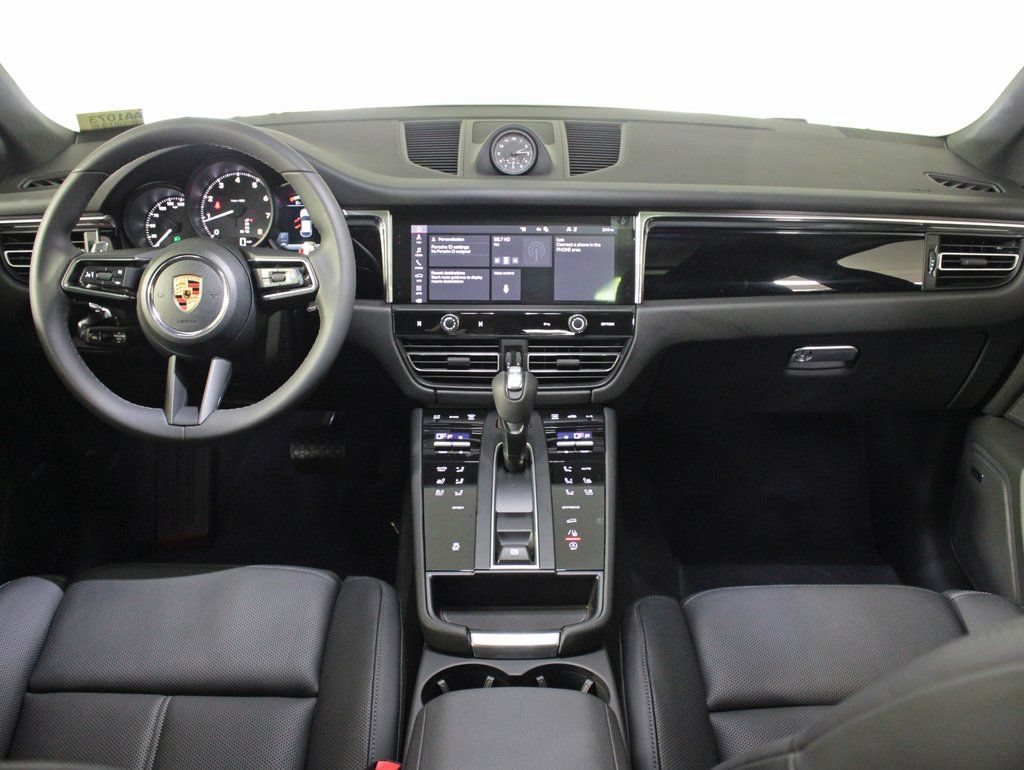 Certified 2026 Porsche Macan AWD/4WD image 19