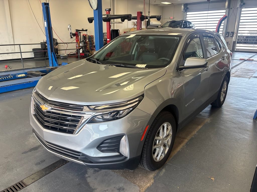Used 2023 Chevrolet Equinox LT AWD/4WD image 2