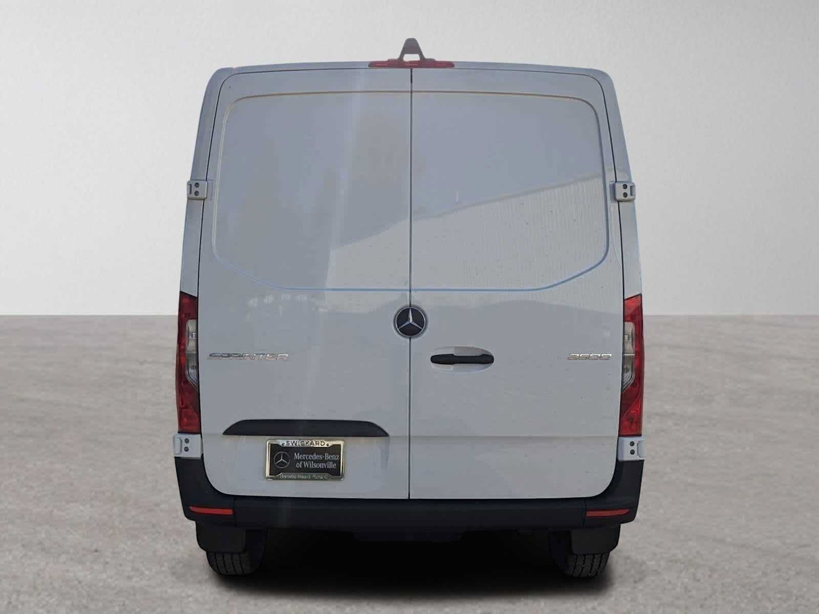Used 2024 Mercedes-Benz Sprinter 3500 image 4