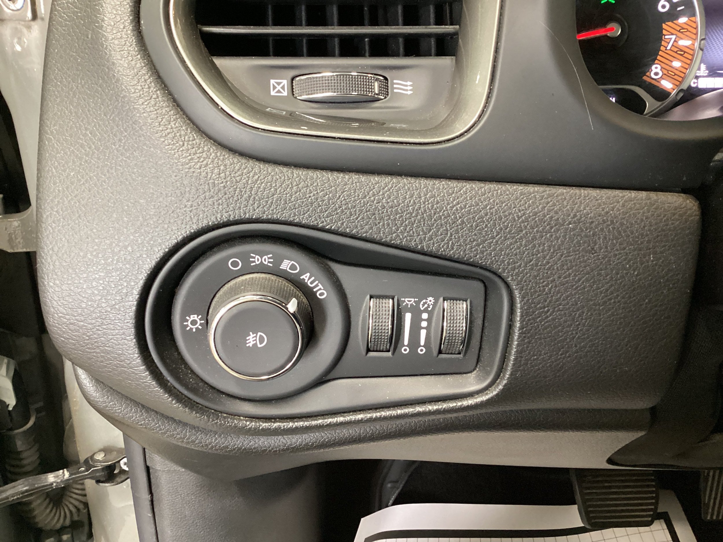 Used 2022 Jeep Renegade Limited AWD/4WD image 18