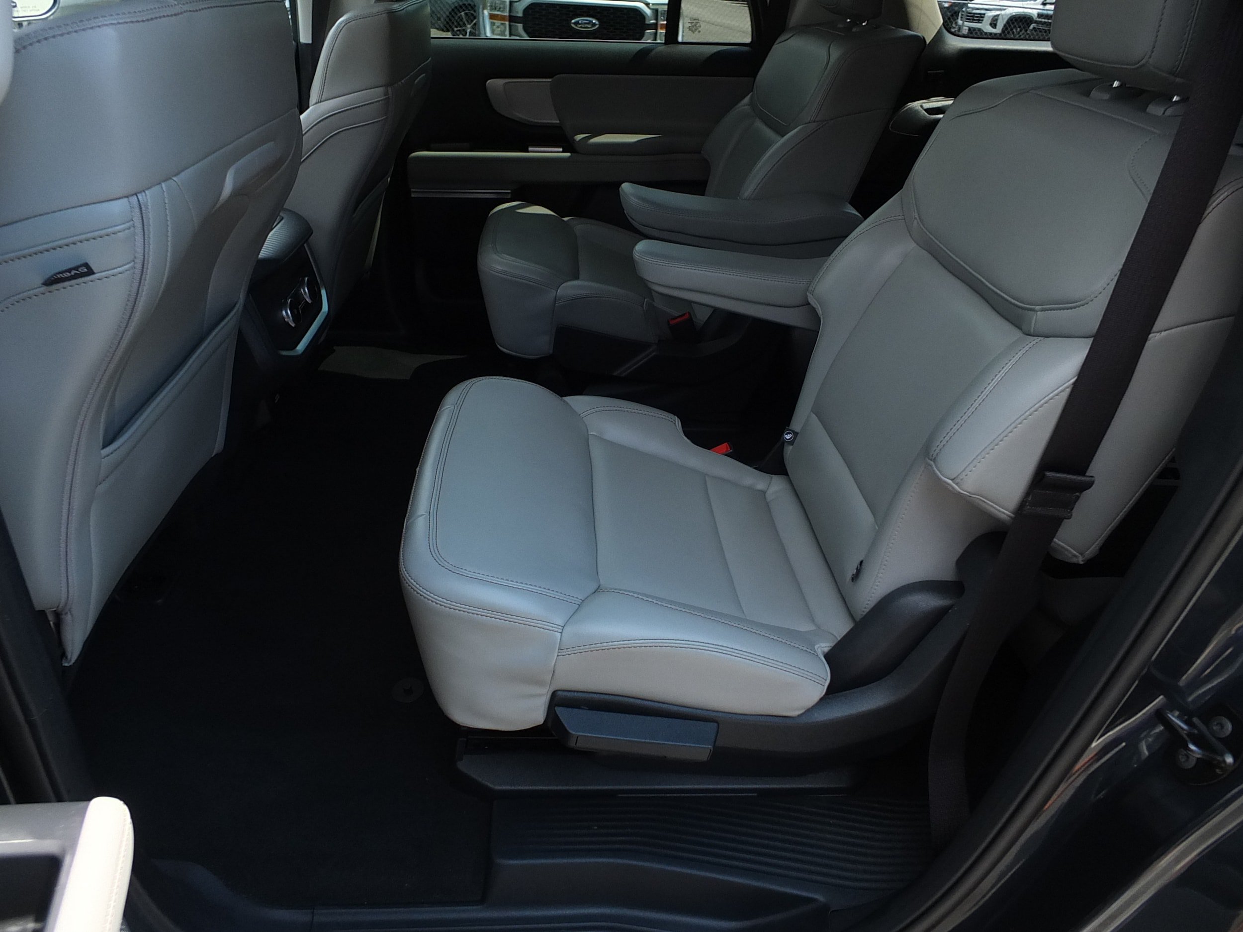 Used 2025 Ford Expedition Max Active RWD image 13